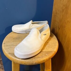 VANS COMFYCUSH CLASSIC SLIP-ONS IN WHITE SIZE 7